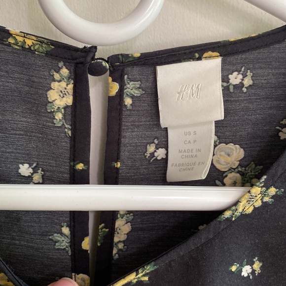 Puff-Sleeved Dress - Picture 4 of 7